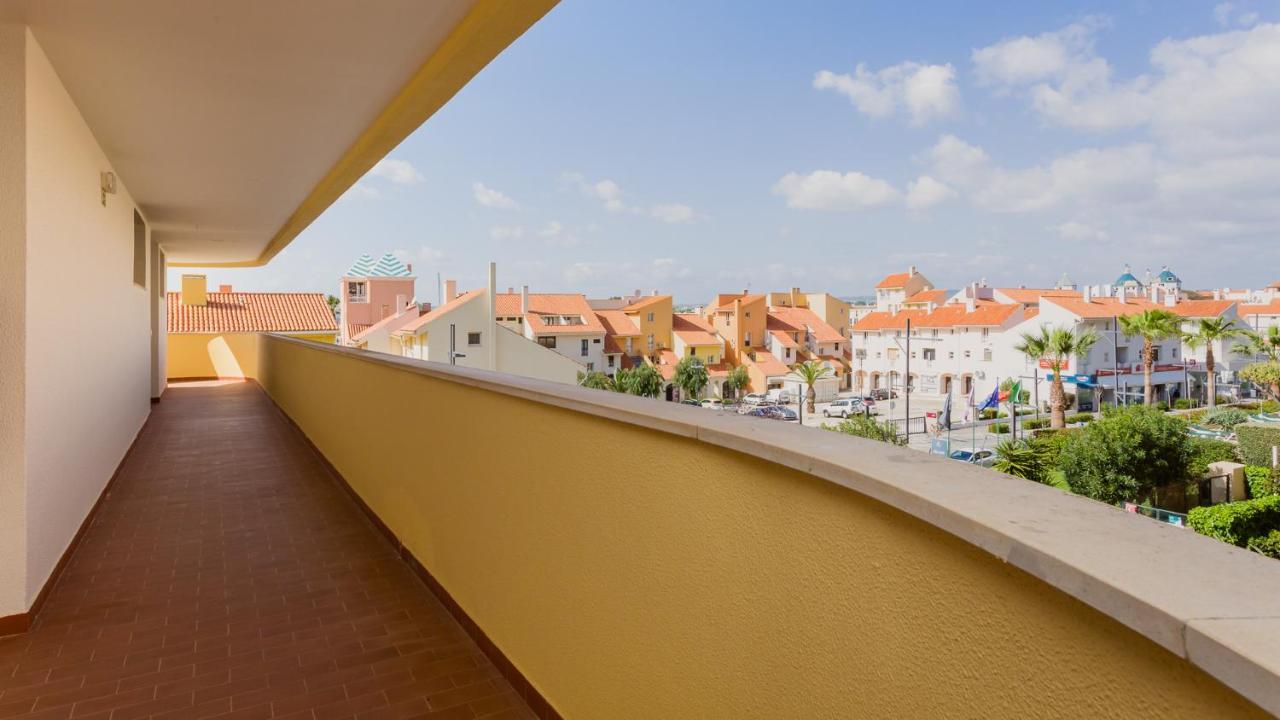 Marina 2Bdr Apartment With Balcony & Pool - 5Min From Beach By Lovelystay Куартейра Екстериор снимка